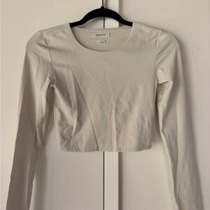 Aritzia Babaton Off-White Long-Sleeve Cropped Crewneck Top